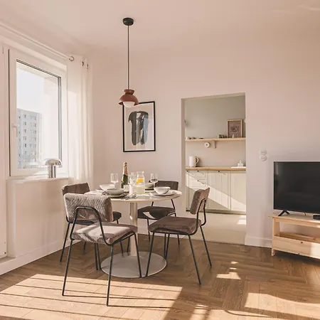 2homerent Brzozowa 10 Minutes From Airport Apartment *